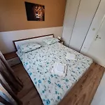 Ostanak kod kuće Lana Rab Town