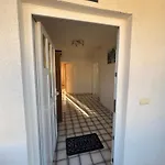 Ostanak kod kuće Lana *