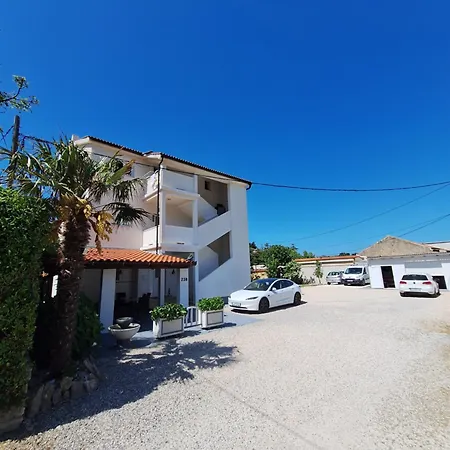 Lana Δωμάτια σε οικογενειακή κατοικία