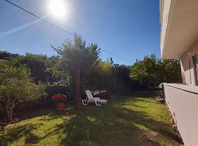Gazde/Camere de închiriat Lana *