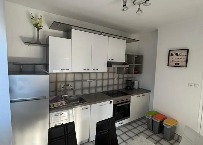 Gazde/Camere de închiriat Lana Rab Town