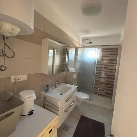 Gazde/Camere de închiriat Lana Rab Town