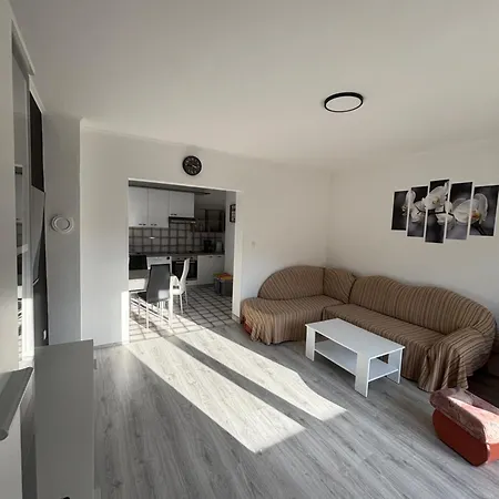 Gazde/Camere de închiriat Lana Rab Town