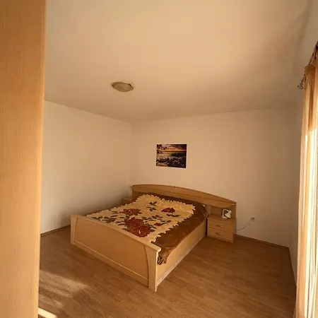 Lana Gazde/Camere de închiriat Rab Town