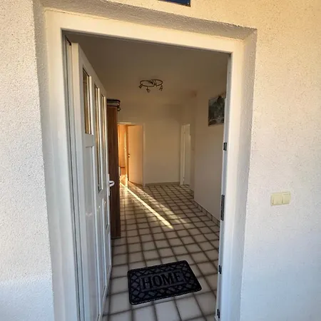 Gazde/Camere de închiriat Lana *