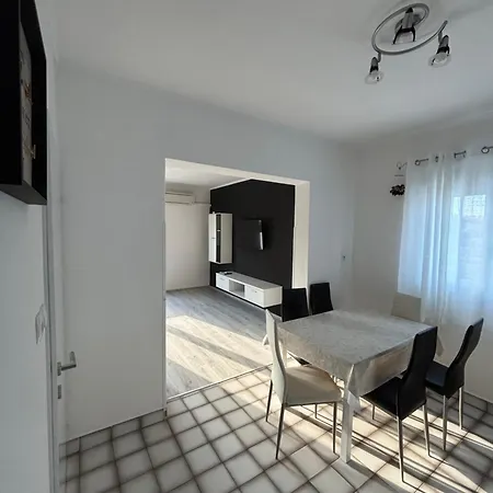 Lana Gazde/Camere de închiriat Rab Town